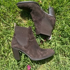 Hunter Brown suede booties